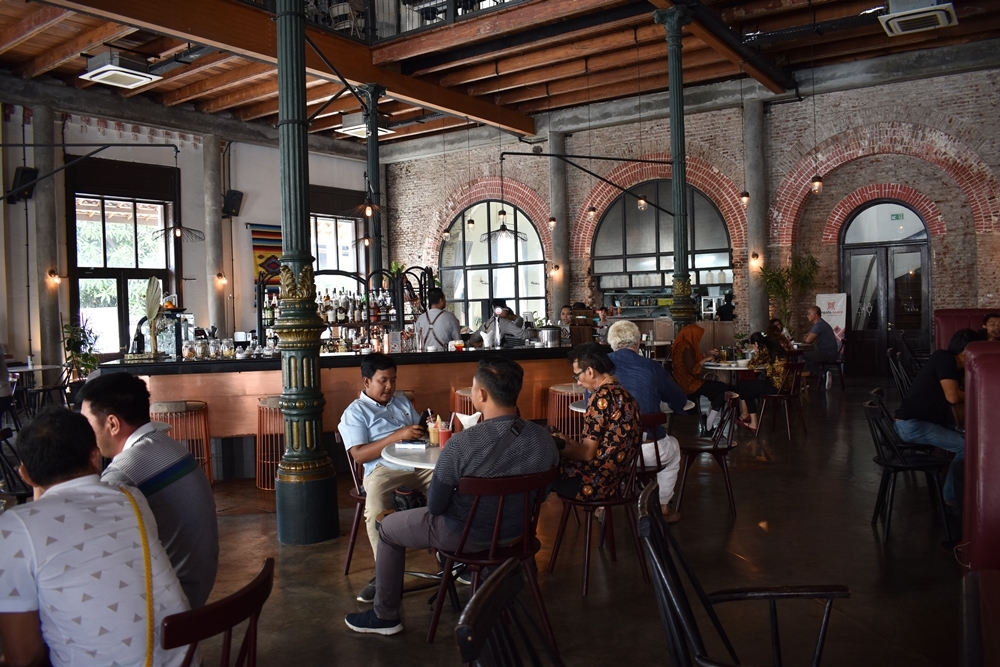 SPIEGEL BAR & BISTRO